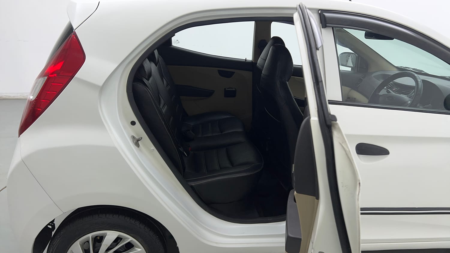Used 2017 Hyundai Eon Magna + Petrol Manual interior RIGHT SIDE REAR DOOR CABIN VIEW