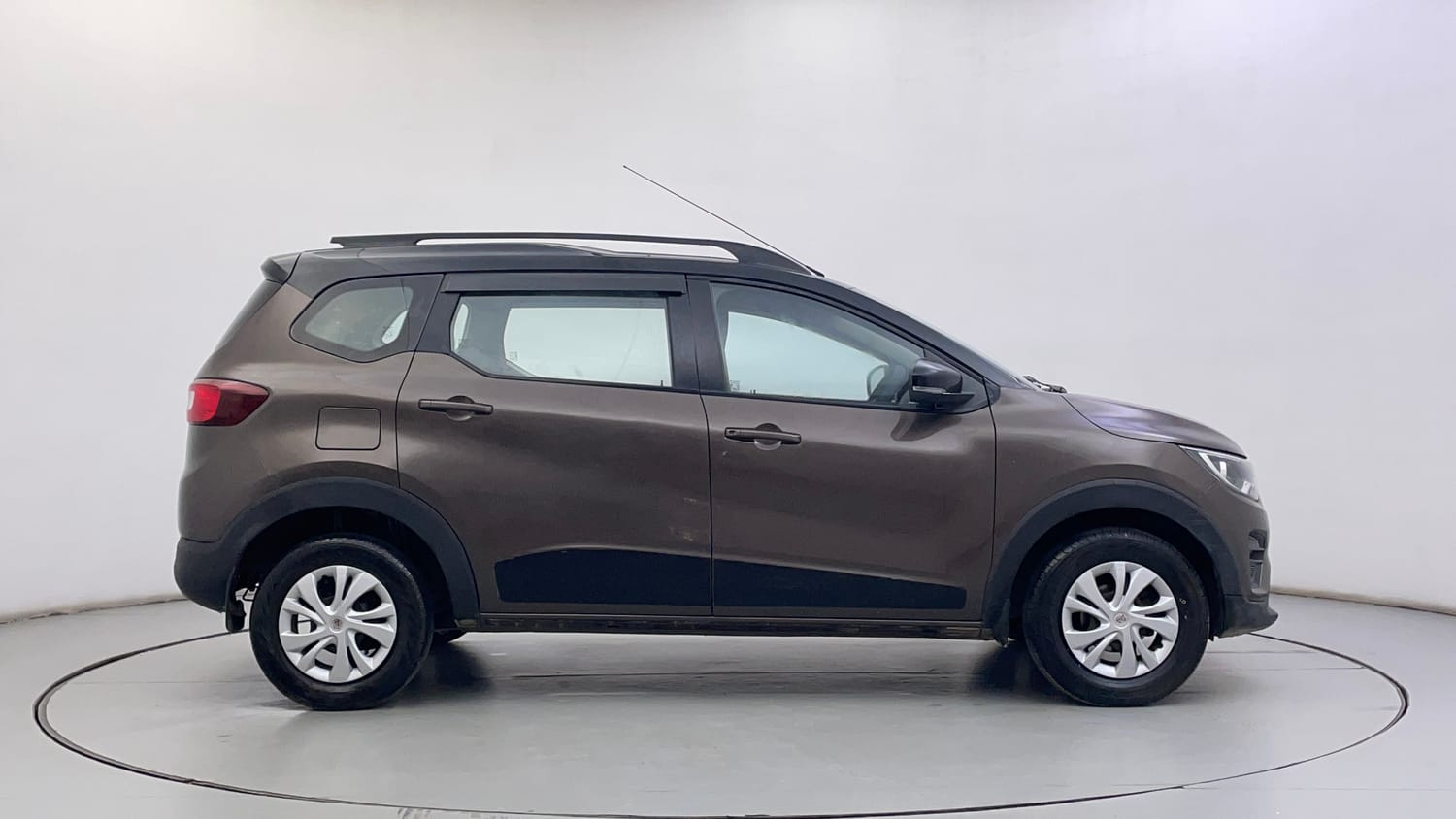 Used 2022 Renault Triber RXT Petrol Manual exterior RIGHT SIDE VIEW