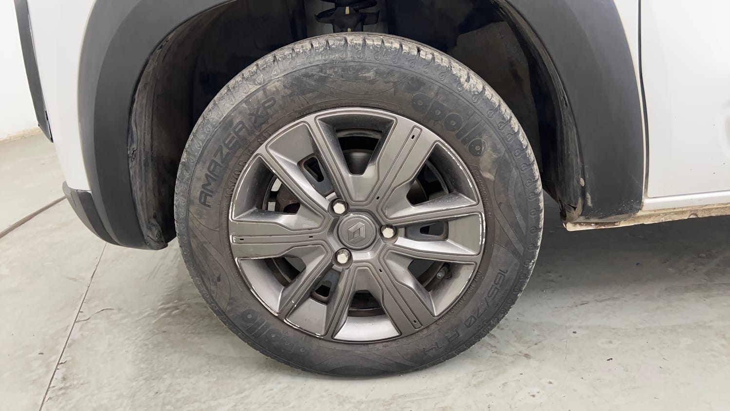 Used 2022 Renault Kwid CLIMBER 1.0 AMT (O) Dual Tone Petrol Automatic tyres LEFT FRONT TYRE RIM VIEW