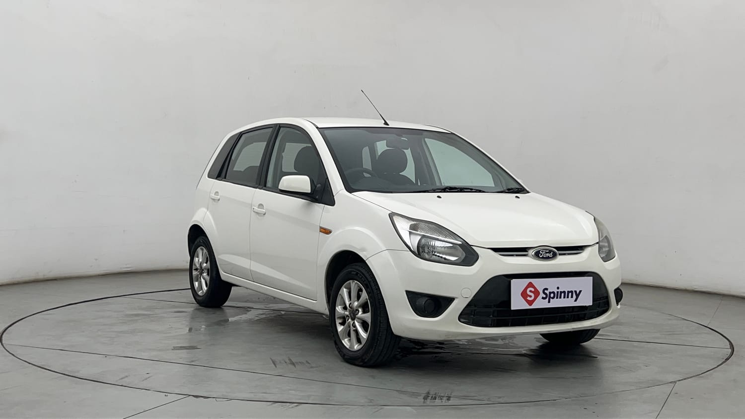 Used 2012 Ford Figo Duratec Petrol ZXI 1.2 Petrol Manual exterior RIGHT FRONT CORNER VIEW