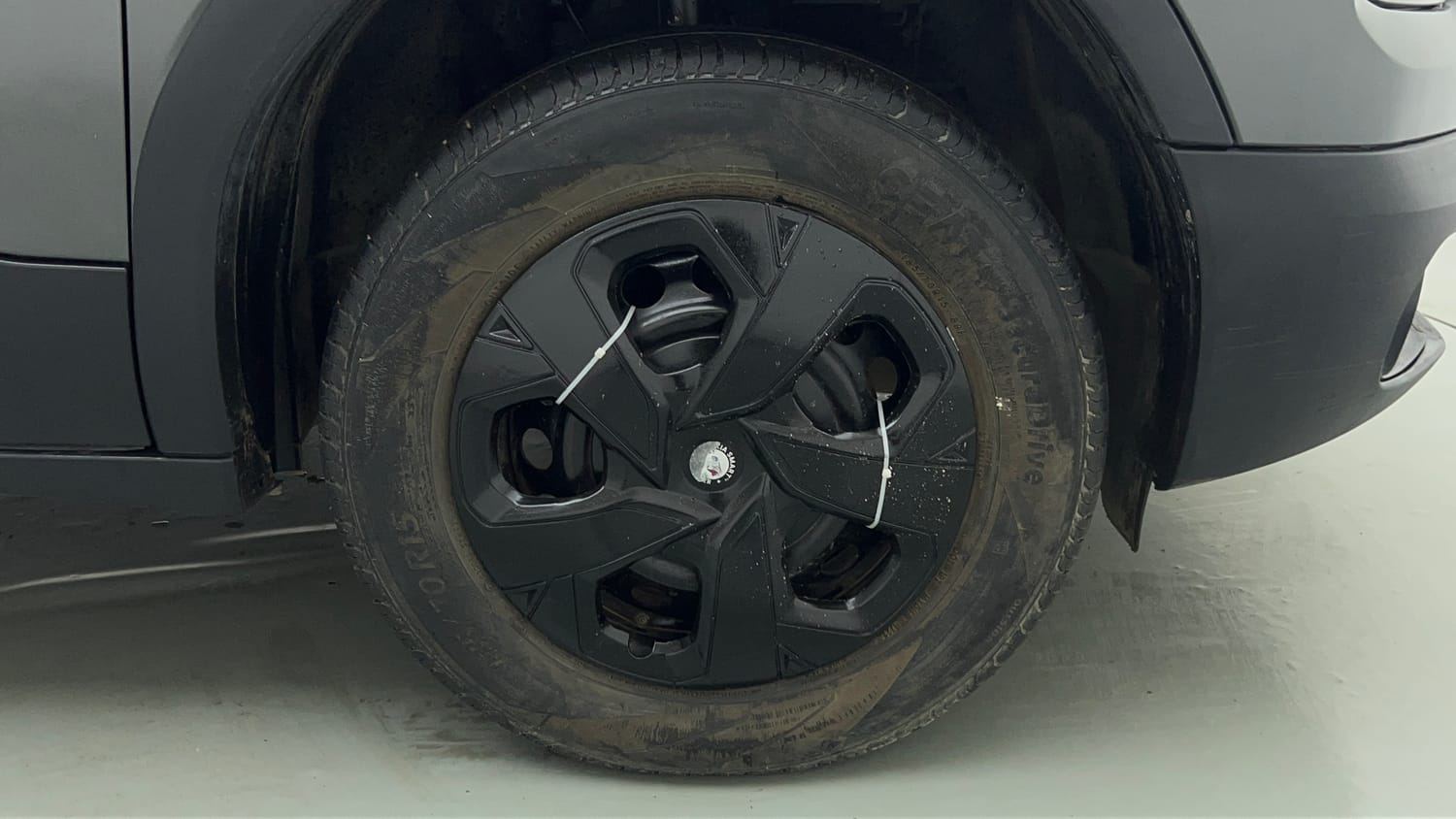 Used 2022 Tata Punch Pure MT Petrol Manual tyres RIGHT FRONT TYRE RIM VIEW