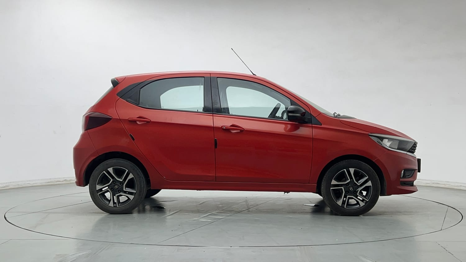Used 2020 Tata Tiago XZA Plus Petrol Automatic exterior RIGHT SIDE VIEW