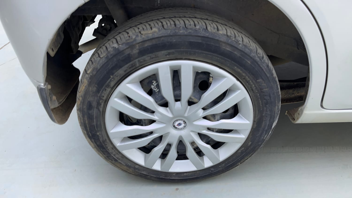 Used 2014 Maruti Suzuki Wagon R VXI Petrol Manual tyres RIGHT REAR TYRE RIM VIEW