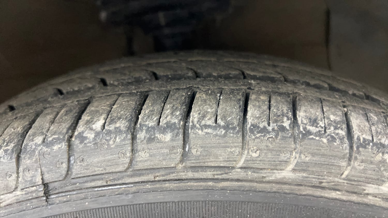 Used 2016 Hyundai Grand i10 Asta AT 1.2 Kappa VTVT (O) Petrol Automatic tyres RIGHT FRONT TYRE TREAD VIEW