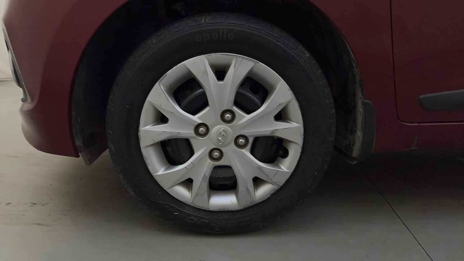 Used 2016 Hyundai Grand i10 Sportz 1.2 Kappa VTVT Petrol Manual tyres LEFT FRONT TYRE RIM VIEW