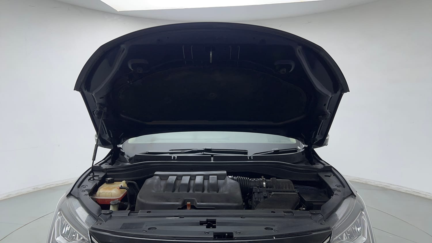 Used 2022 Mahindra XUV700 AX 7 Petrol AT Luxury Pack 7 STR Petrol Automatic engine ENGINE & BONNET OPEN FRONT VIEW