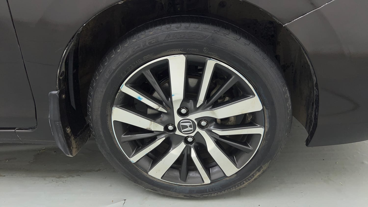 Used 2021 Honda City VX CVT Petrol Petrol Automatic tyres RIGHT FRONT TYRE RIM VIEW