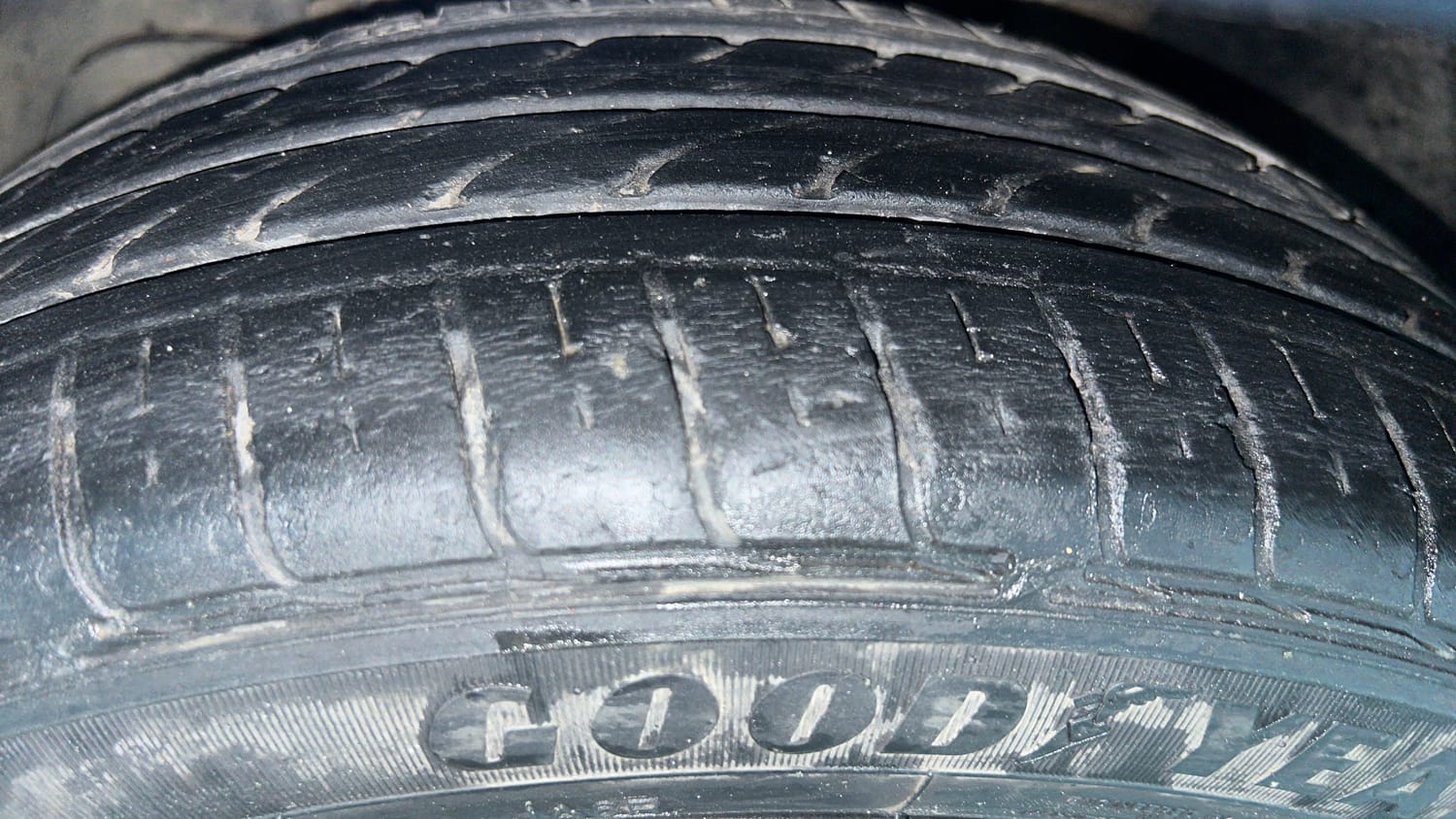 Used 2021 Tata Tigor XZ Plus Petrol Manual tyres LEFT FRONT TYRE TREAD VIEW