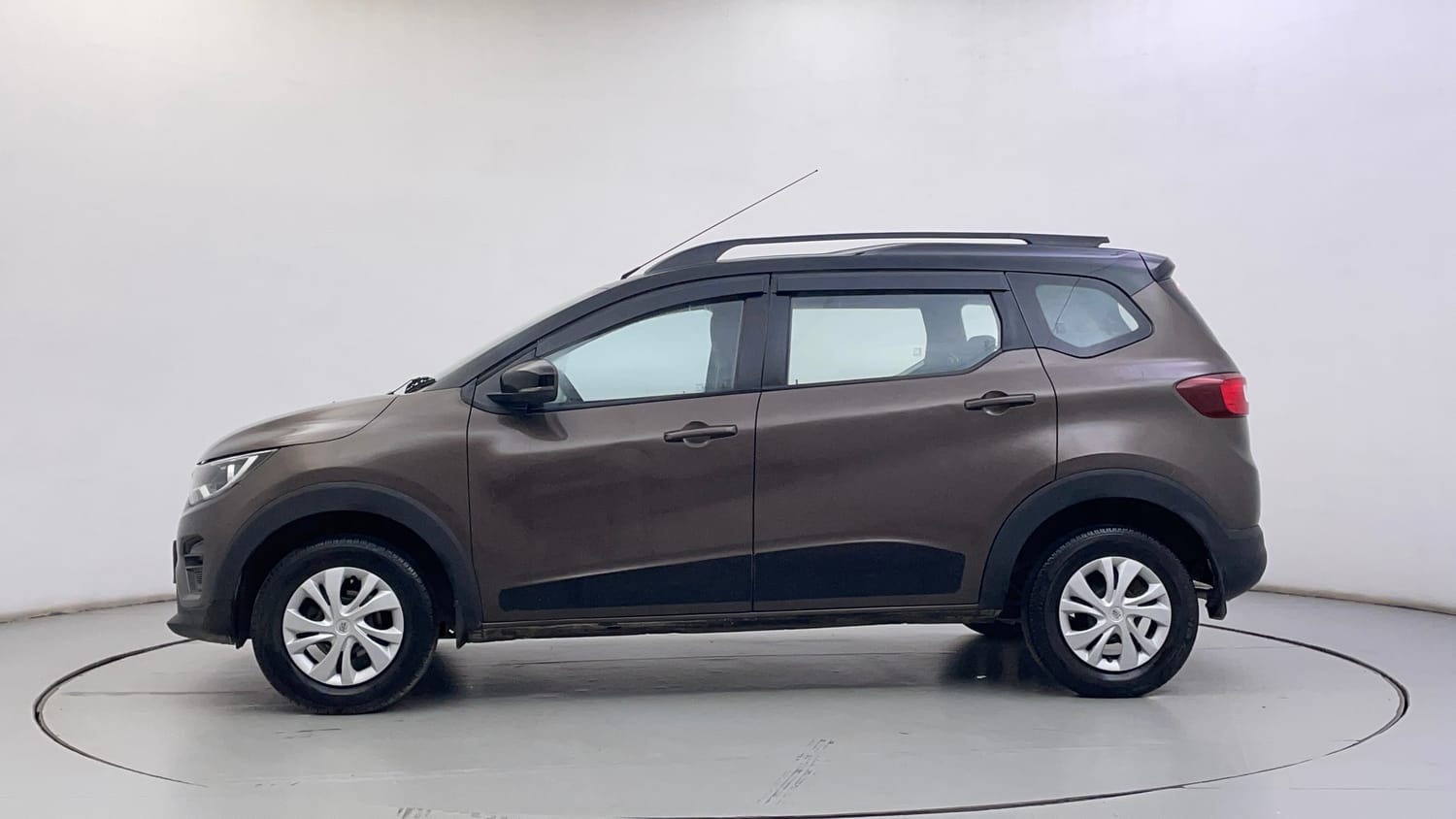 Used 2022 Renault Triber RXT Petrol Manual exterior LEFT SIDE VIEW