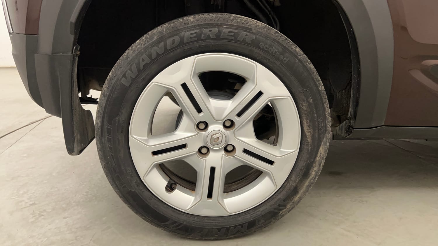 Used 2021 Renault Kiger RXT Turbo CVT Petrol Automatic tyres RIGHT REAR TYRE RIM VIEW