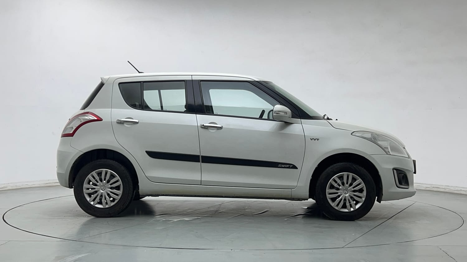 Used 2015 Maruti Suzuki Swift VXi Petrol Manual exterior RIGHT SIDE VIEW