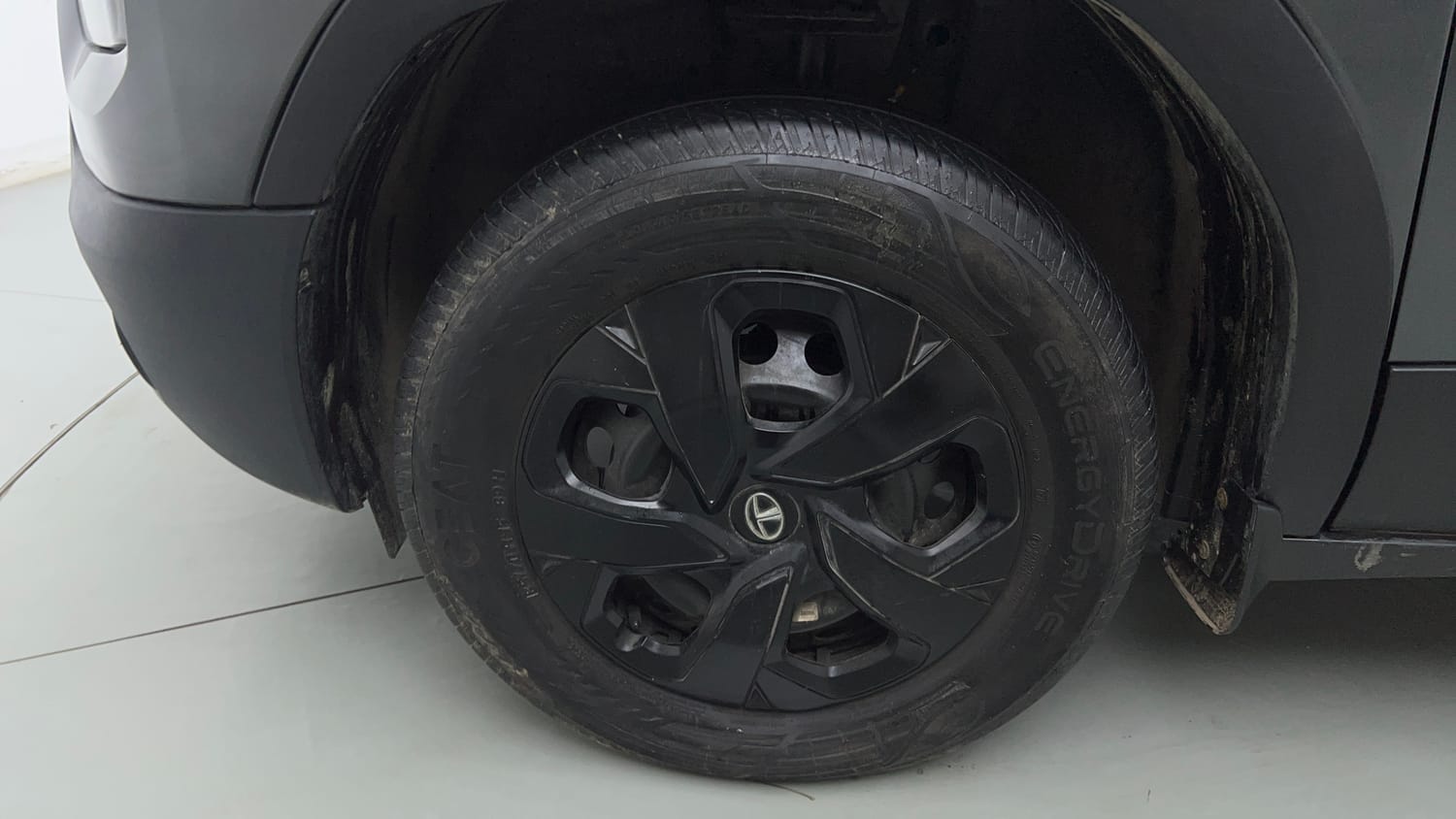 Used 2025 Tata Punch Pure MT Petrol Manual tyres LEFT FRONT TYRE RIM VIEW