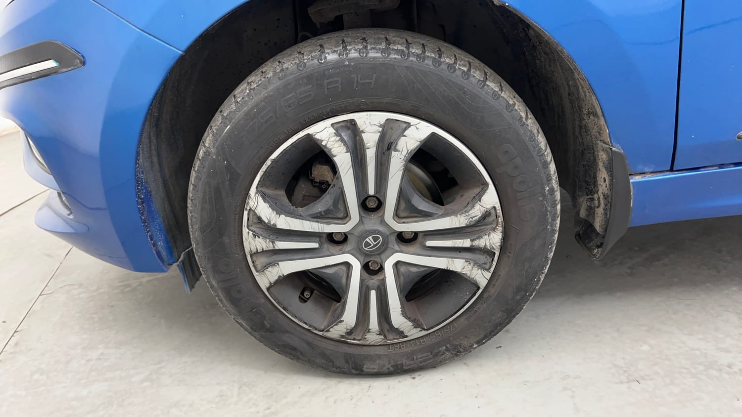 Used 2024 Tata Tiago XZA Plus iCNG Cng Automatic tyres LEFT FRONT TYRE RIM VIEW