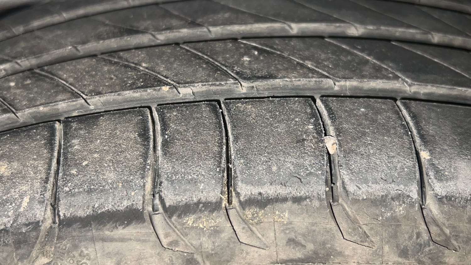 Used 2018 Hyundai Creta SX Plus 1.6 AT Petrol Petrol Automatic tyres RIGHT FRONT TYRE TREAD VIEW