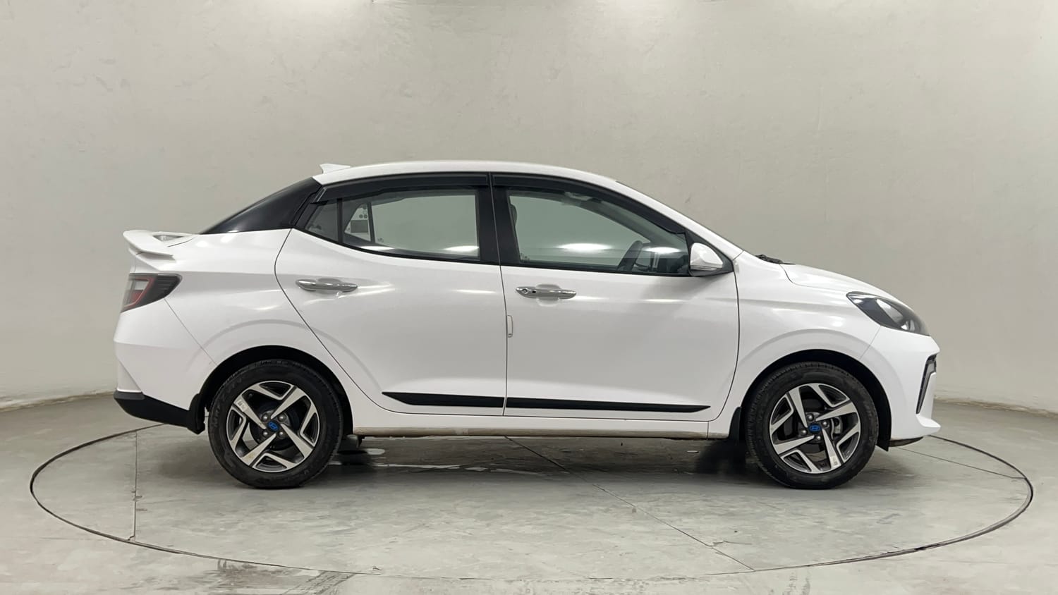 Used 2023 Hyundai Aura SX 1.2 CNG Cng Manual exterior RIGHT SIDE VIEW