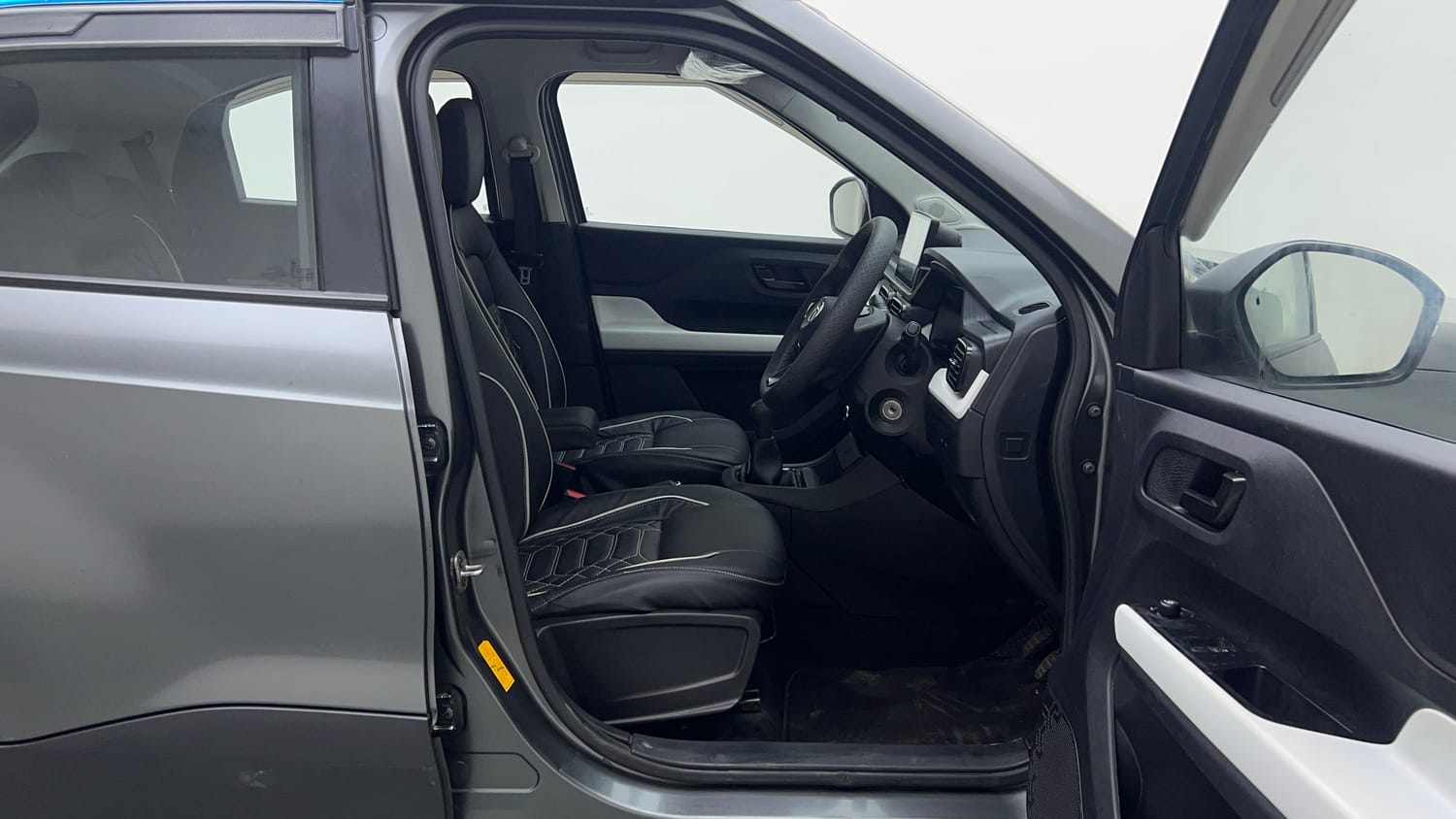 Used 2022 Tata Punch Pure MT Petrol Manual interior RIGHT SIDE FRONT DOOR CABIN VIEW