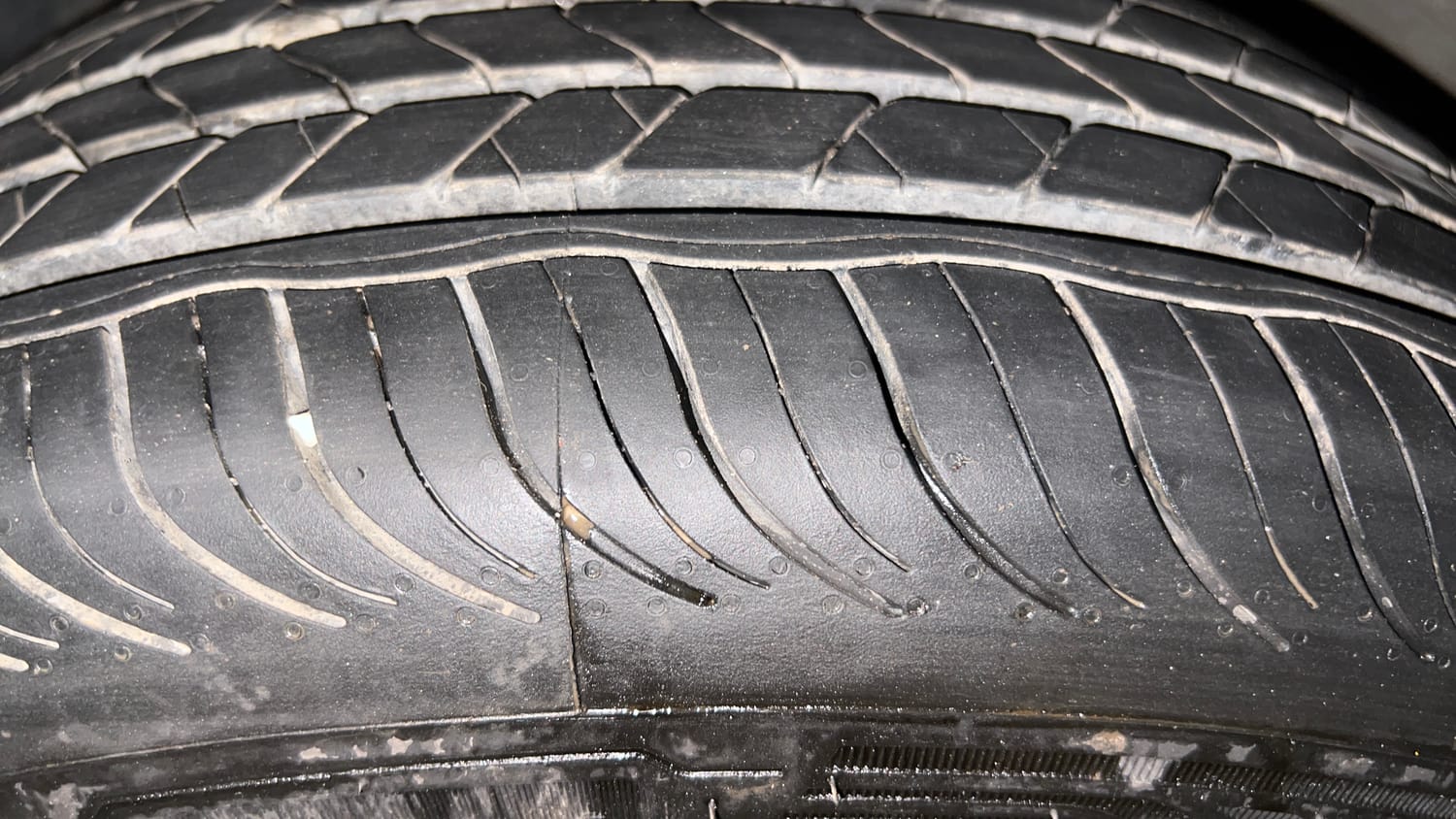 Used 2016 Hyundai Creta 1.6 SX Plus Petrol Petrol Manual tyres LEFT FRONT TYRE TREAD VIEW