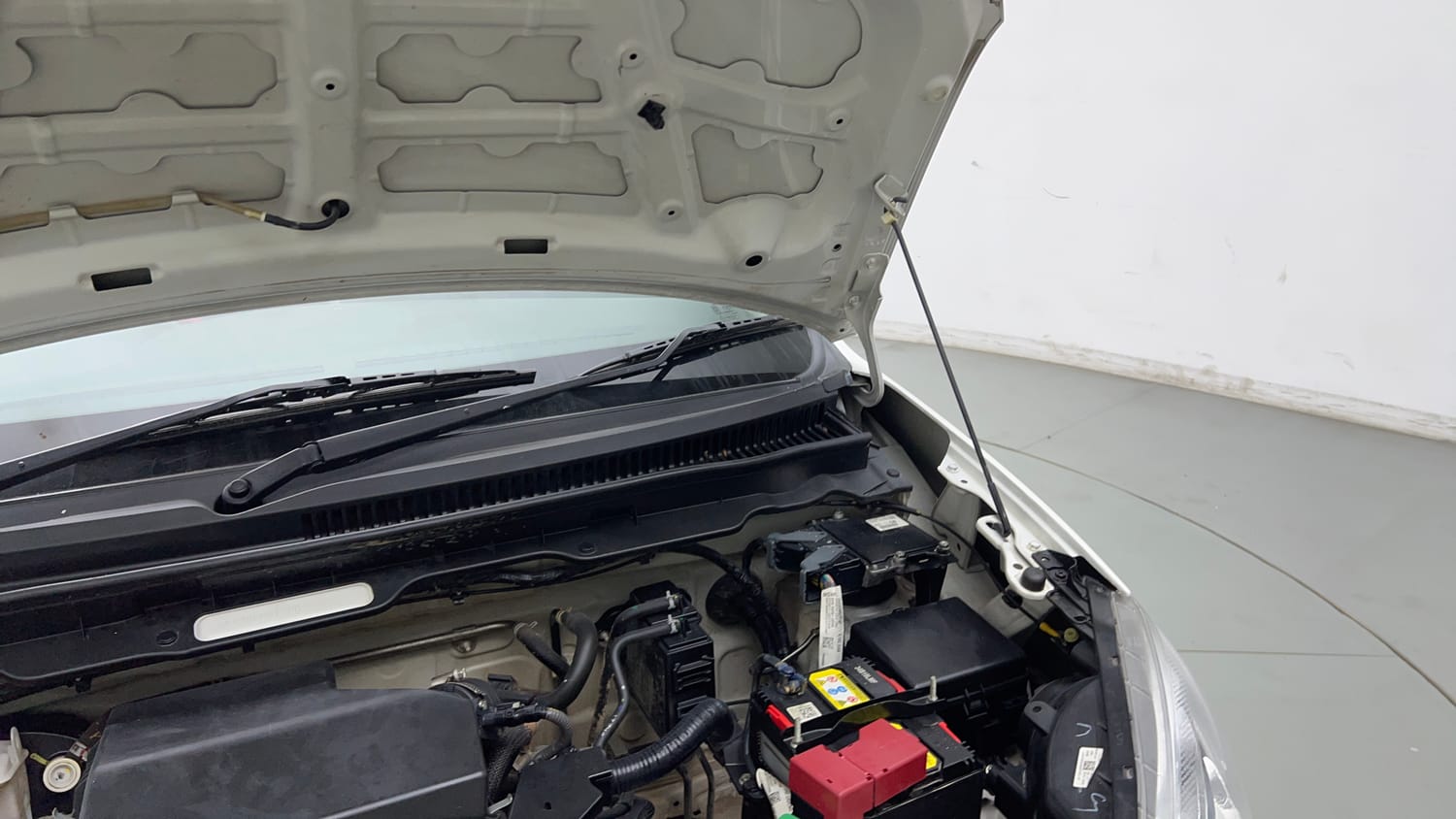 Used 2023 Maruti Suzuki Alto K10 LXi Petrol Manual engine ENGINE LEFT SIDE HINGE & APRON VIEW
