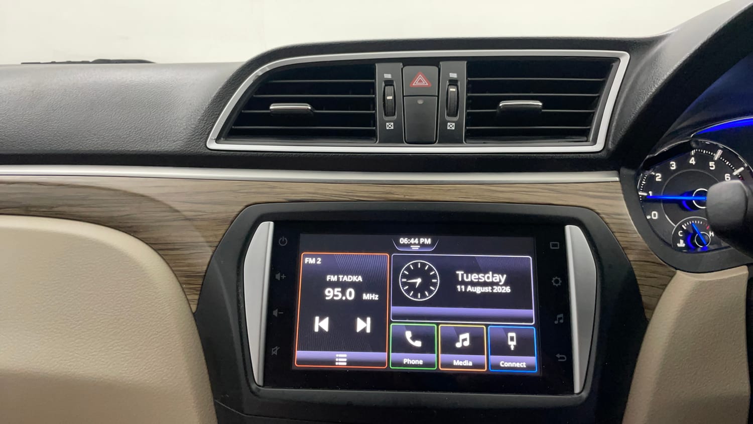 Used 2022 Maruti Suzuki Ciaz Zeta 1.5 Petrol Manual interior MUSIC SYSTEM & AC CONTROL VIEW