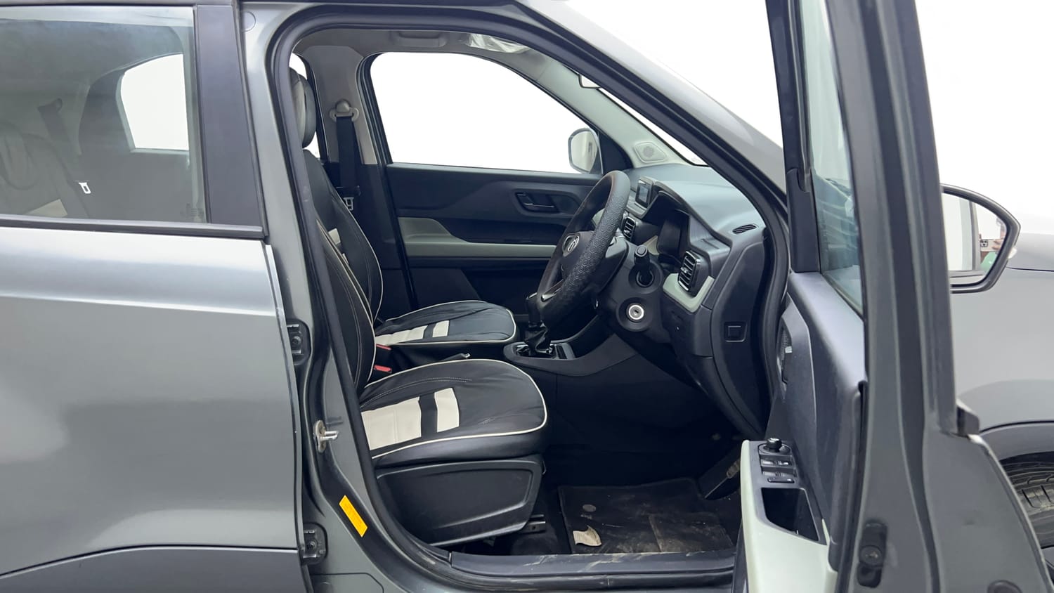 Used 2022 Tata Punch Adventure MT Petrol Manual interior RIGHT SIDE FRONT DOOR CABIN VIEW