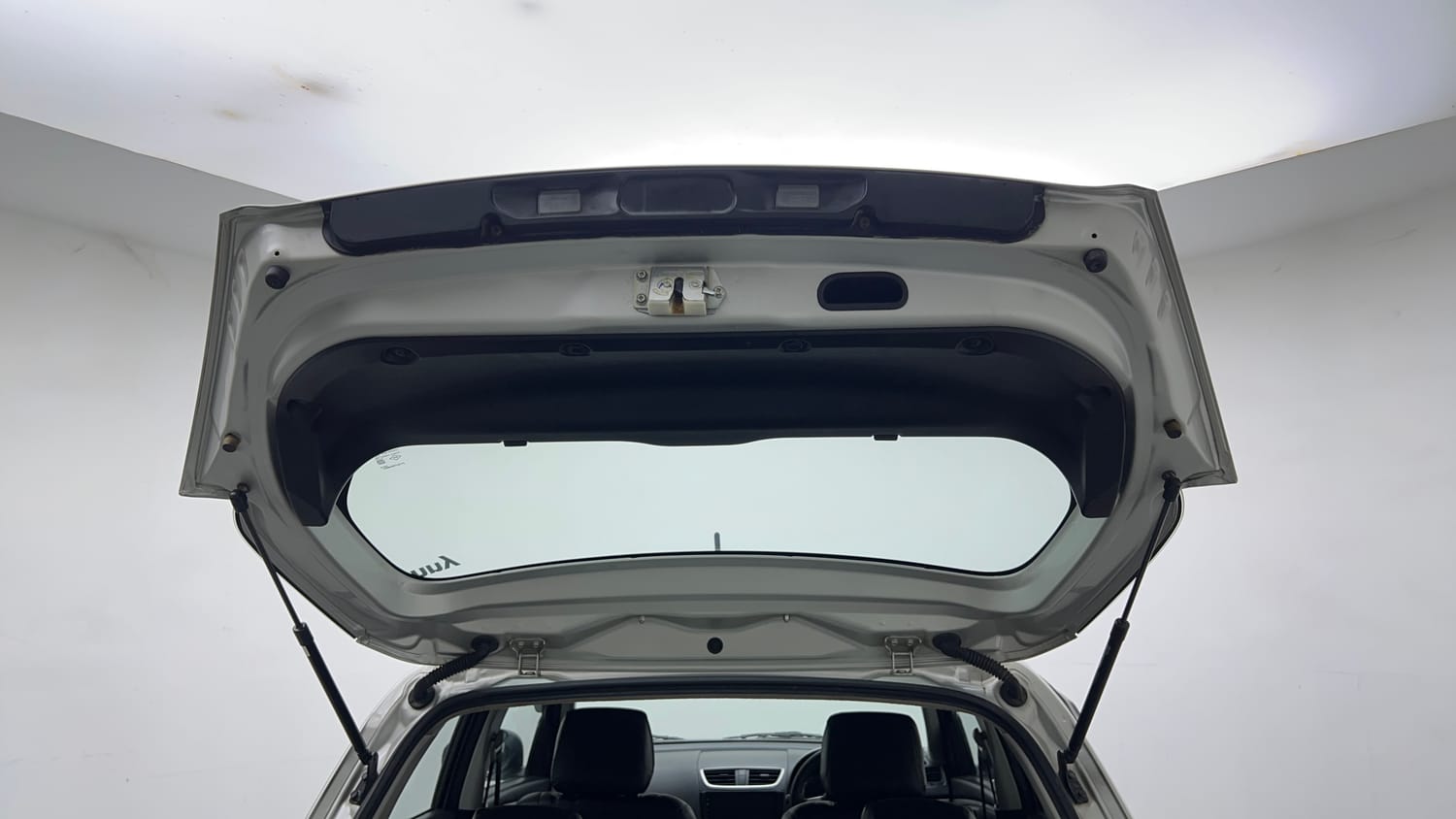 Used 2016 Maruti Suzuki Swift VXI (O) Petrol Manual interior DICKY DOOR OPEN VIEW