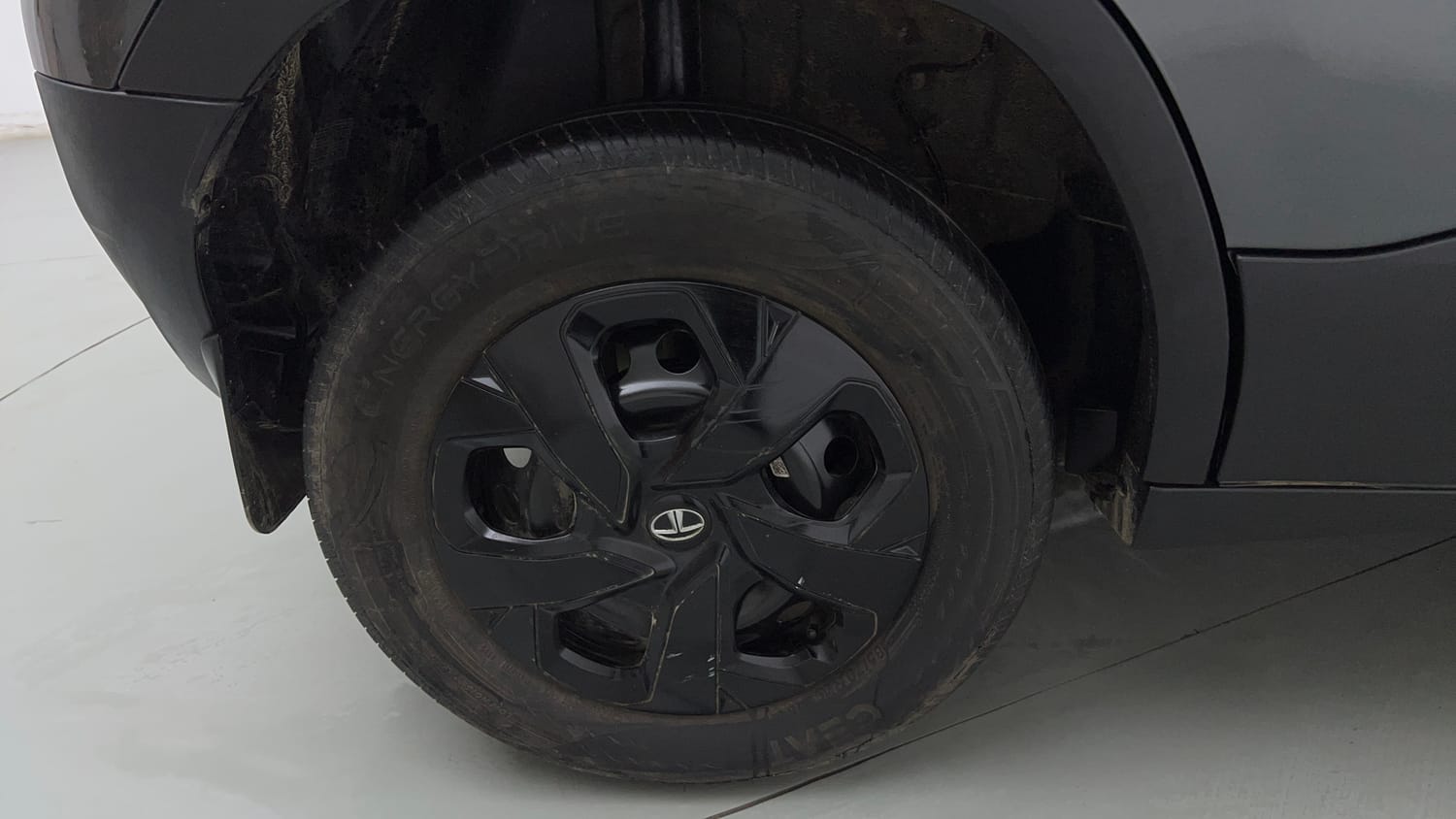 Used 2025 Tata Punch Pure MT Petrol Manual tyres RIGHT REAR TYRE RIM VIEW