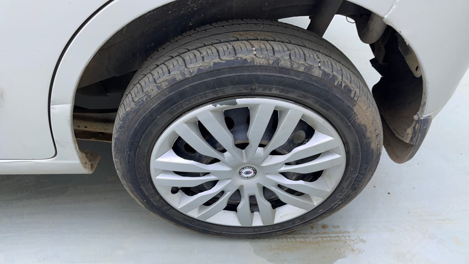 Used 2014 Maruti Suzuki Wagon R VXI Petrol Manual tyres LEFT REAR TYRE RIM VIEW