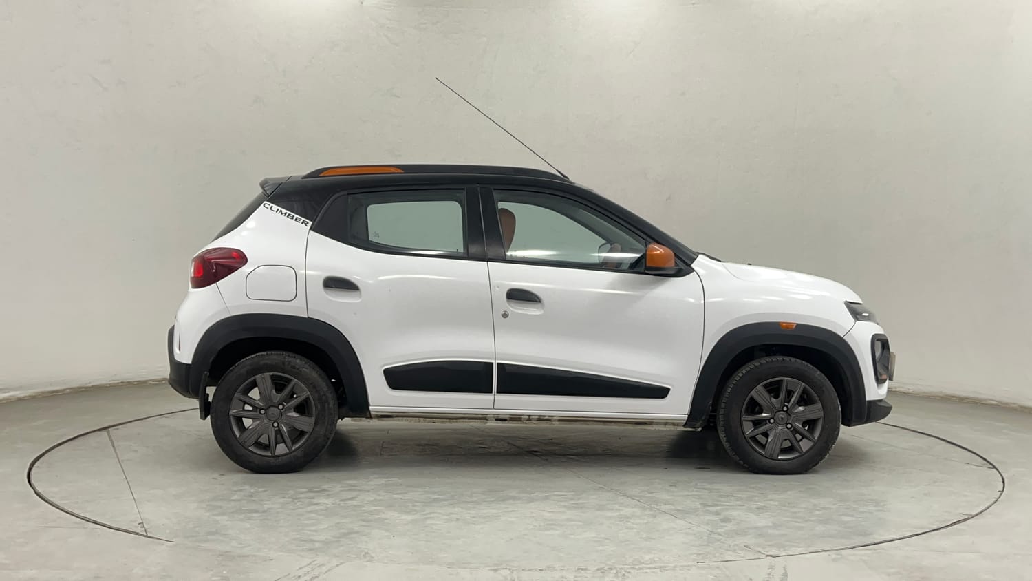Used 2022 Renault Kwid CLIMBER 1.0 AMT (O) Dual Tone Petrol Automatic exterior RIGHT SIDE VIEW