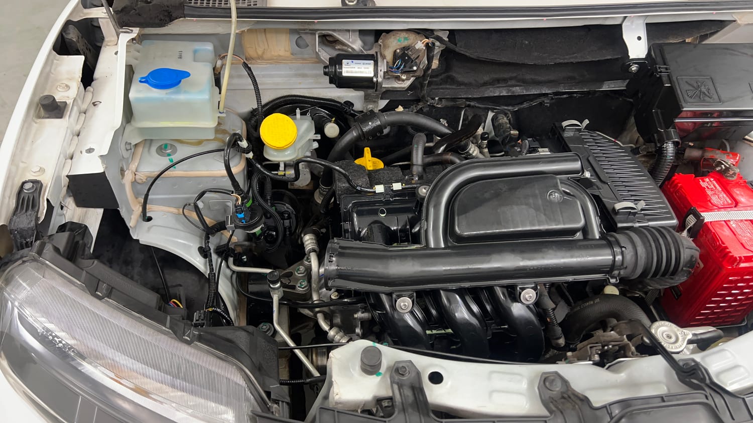 Used 2022 Renault Kwid CLIMBER 1.0 AMT (O) Dual Tone Petrol Automatic engine ENGINE RIGHT SIDE VIEW