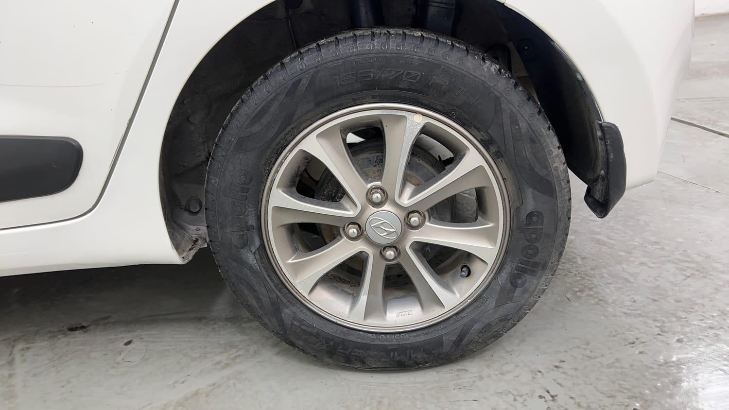 Used 2016 Hyundai Grand i10 Asta AT 1.2 Kappa VTVT (O) Petrol Automatic tyres LEFT REAR TYRE RIM VIEW