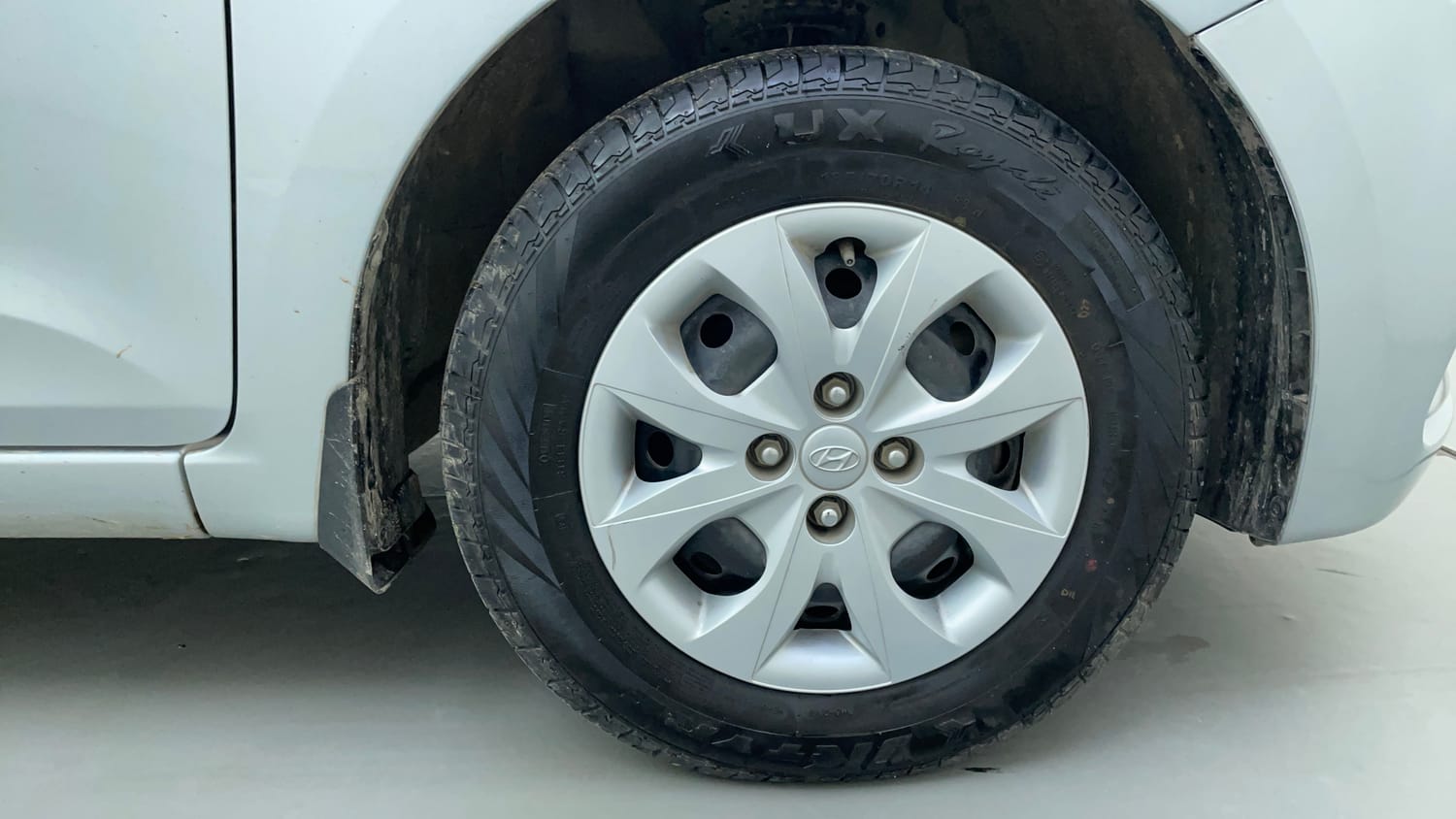 Used 2019 Hyundai Elite i20 Magna Plus 1.2 + CNG (Outside Fitted) Cng Manual tyres RIGHT FRONT TYRE RIM VIEW