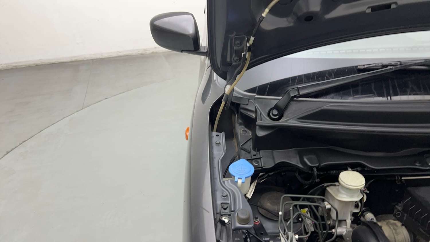 Used 2022 Maruti Suzuki S-Presso Vxi Plus Petrol Manual engine ENGINE RIGHT SIDE HINGE & APRON VIEW
