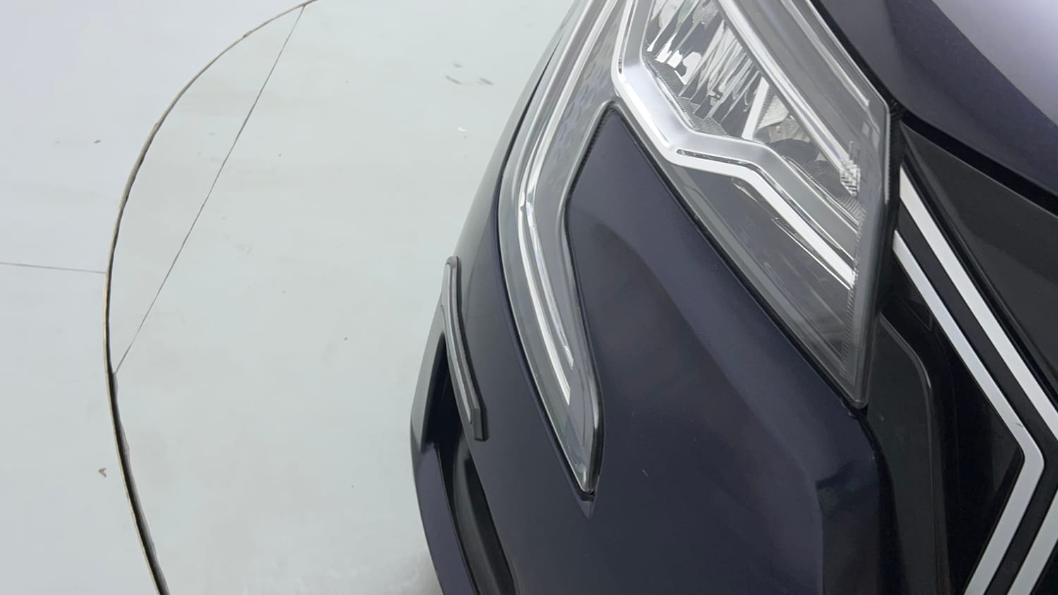 Used 2022 Mahindra XUV700 AX 7 Petrol AT Luxury Pack 7 STR Petrol Automatic dents MINOR SCRATCH