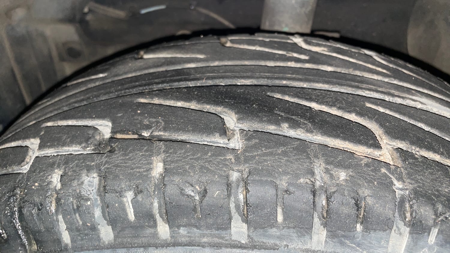 Used 2016 Maruti Suzuki S-Cross Zeta 1.3 Diesel Manual tyres LEFT FRONT TYRE TREAD VIEW