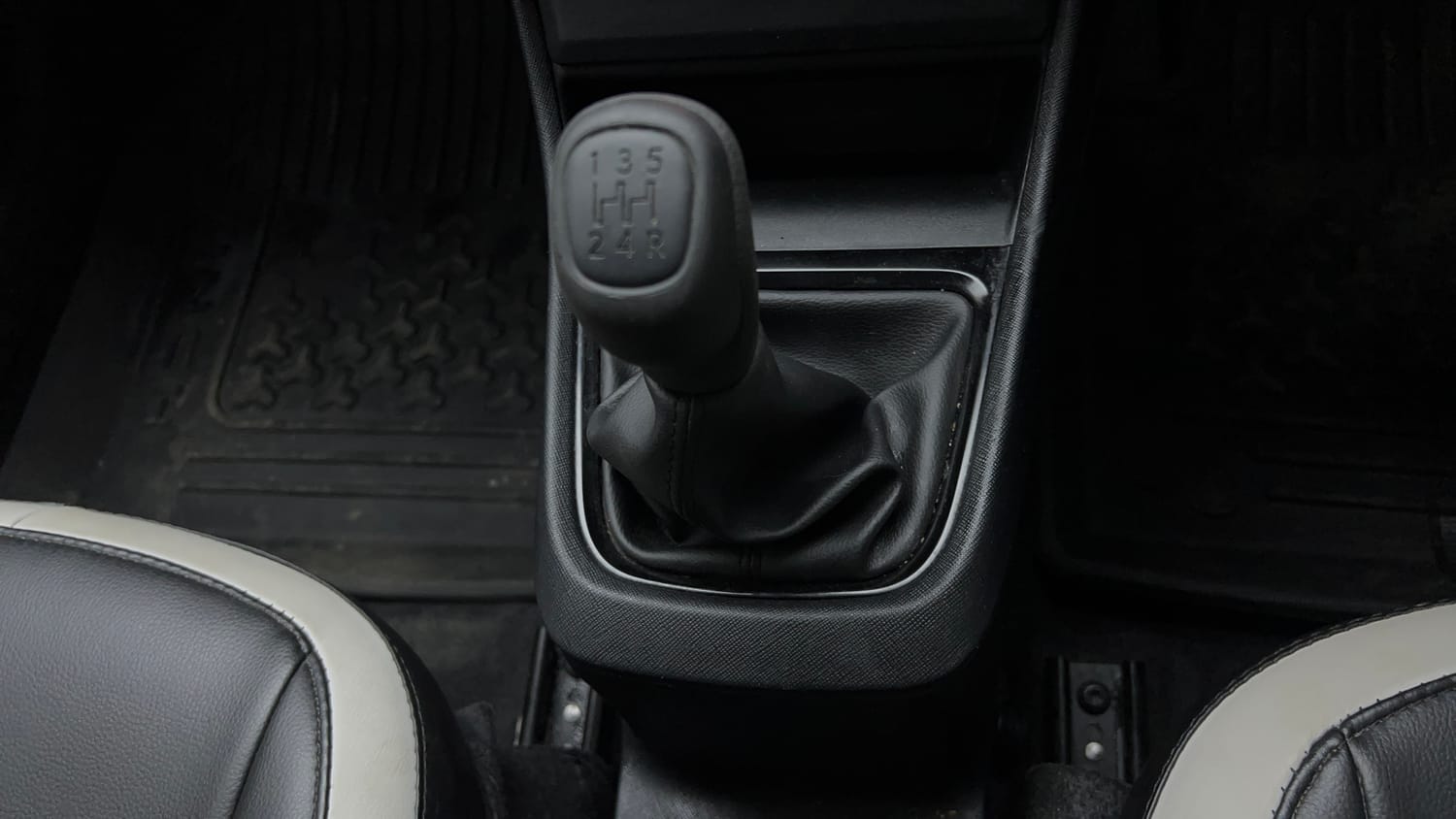 Used 2025 Tata Punch Pure MT Petrol Manual interior GEAR  KNOB VIEW