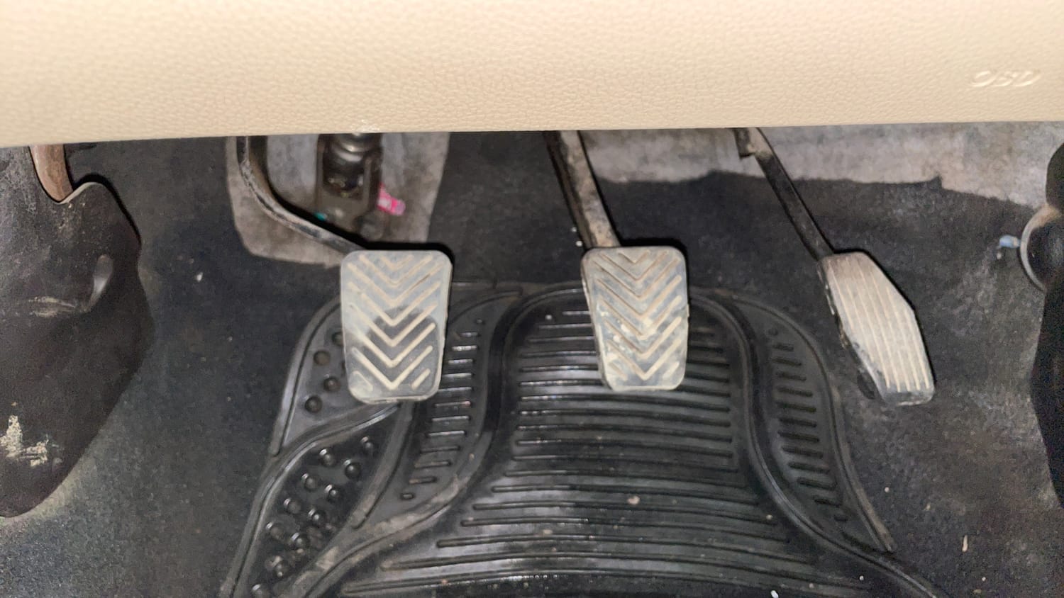 Used 2013 Hyundai Eon Era + Petrol Manual interior PEDALS VIEW