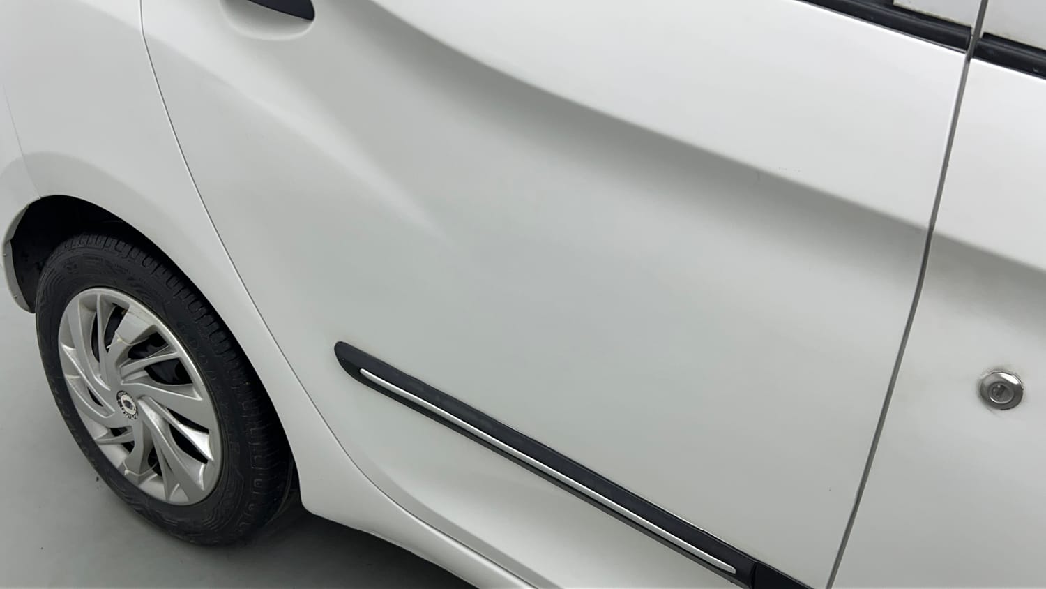 Used 2017 Hyundai Eon Magna + Petrol Manual dents MINOR SCRATCH