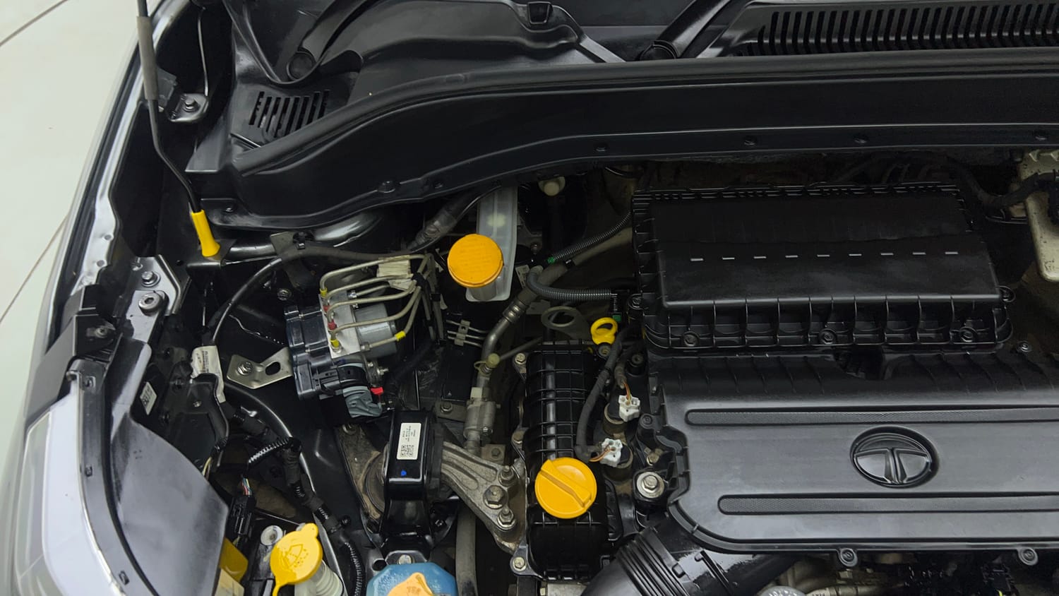 Used 2022 Tata Punch Adventure MT Petrol Manual engine ENGINE RIGHT SIDE VIEW