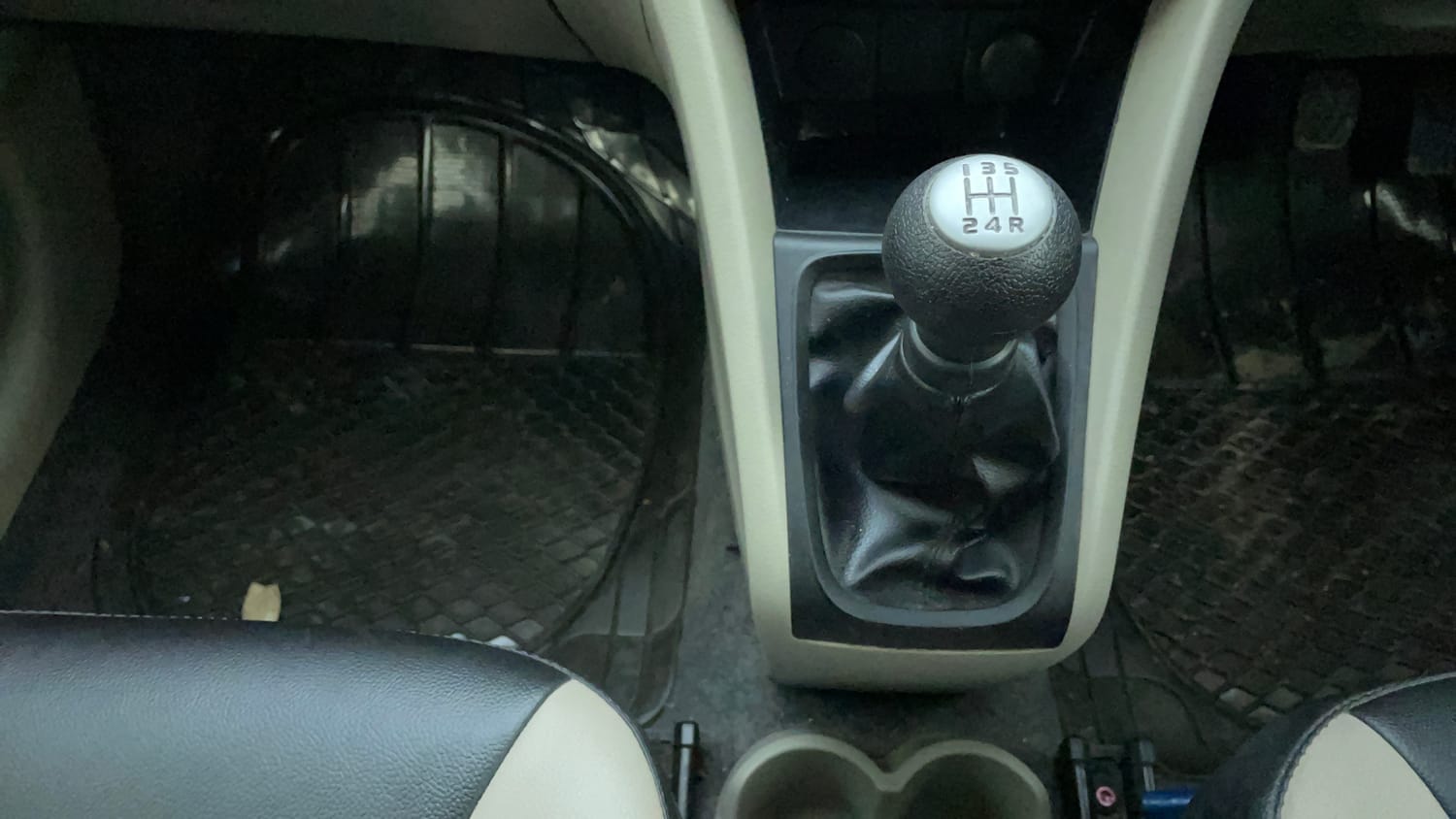 Used 2014 Maruti Suzuki Celerio VXi Petrol Manual interior GEAR  KNOB VIEW