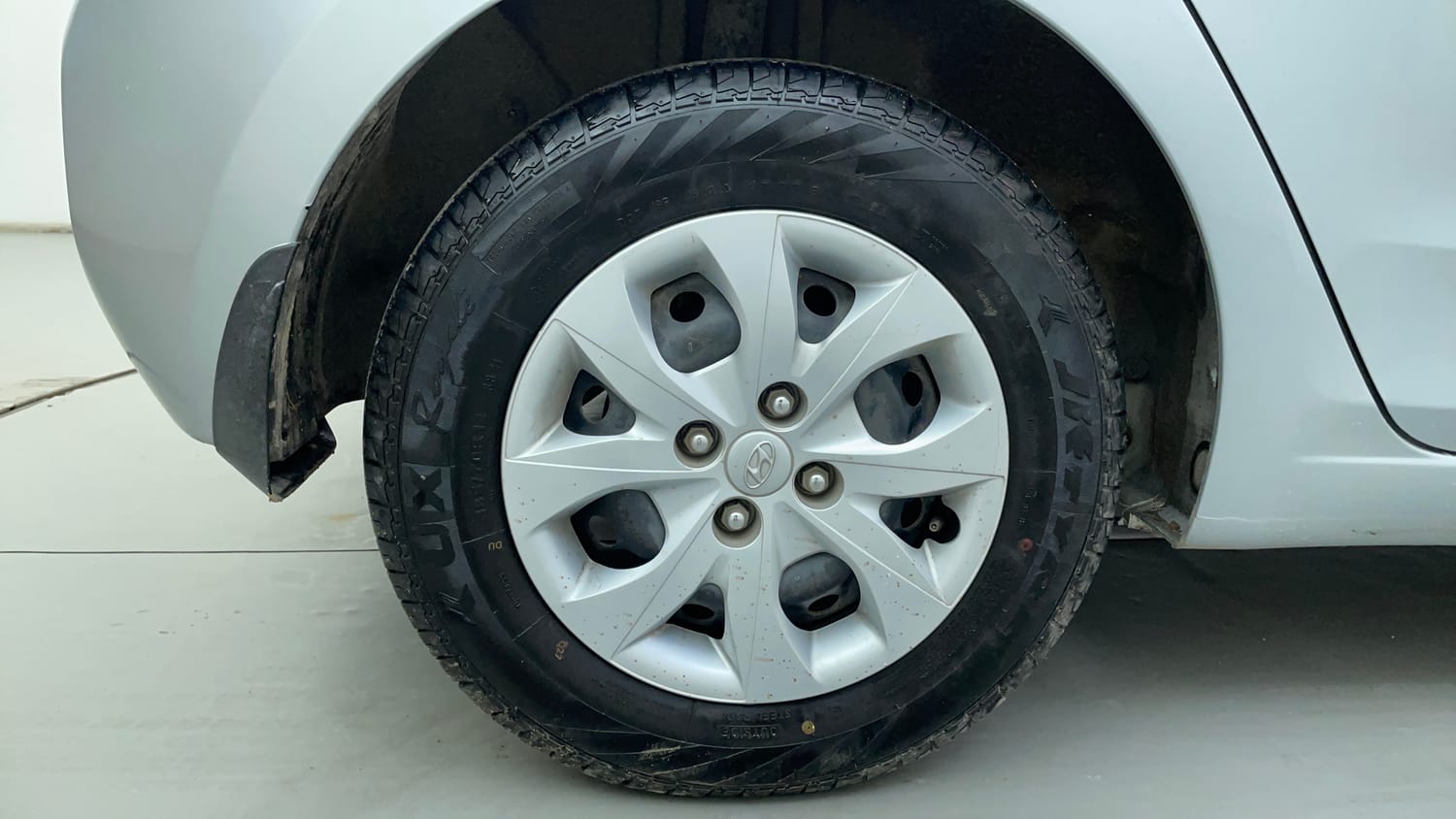 Used 2019 Hyundai Elite i20 Magna Plus 1.2 + CNG (Outside Fitted) Cng Manual tyres RIGHT REAR TYRE RIM VIEW