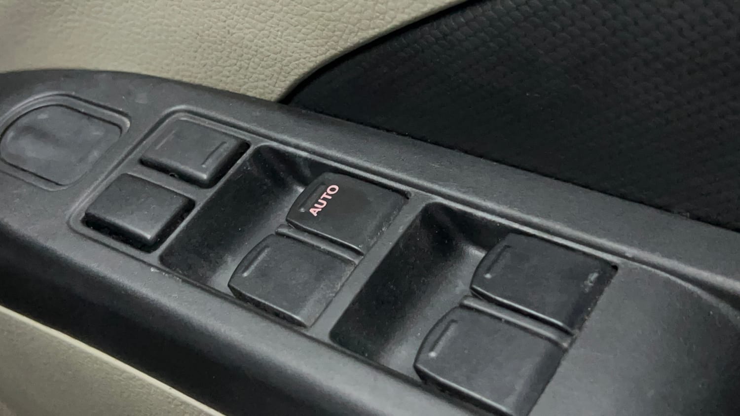 Used 2016 Maruti Suzuki Celerio VXi Petrol Manual top_features Power windows