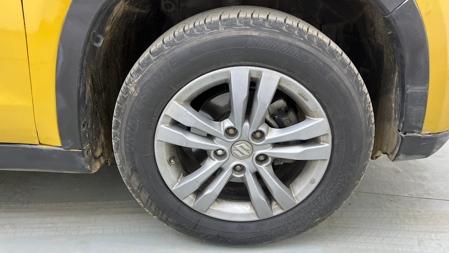 Used 2017 Maruti Suzuki Vitara Brezza [2016-2020] ZDi Plus Diesel Manual tyres RIGHT FRONT TYRE RIM VIEW