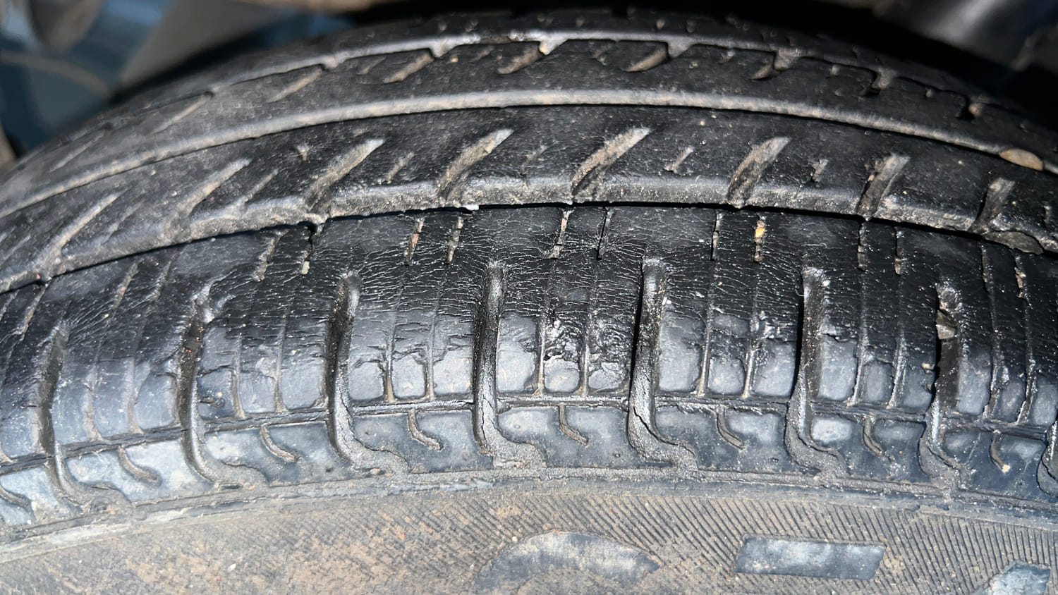 Used 2019 Renault Kwid CLIMBER 1.0 AMT Petrol Automatic tyres LEFT REAR TYRE TREAD VIEW