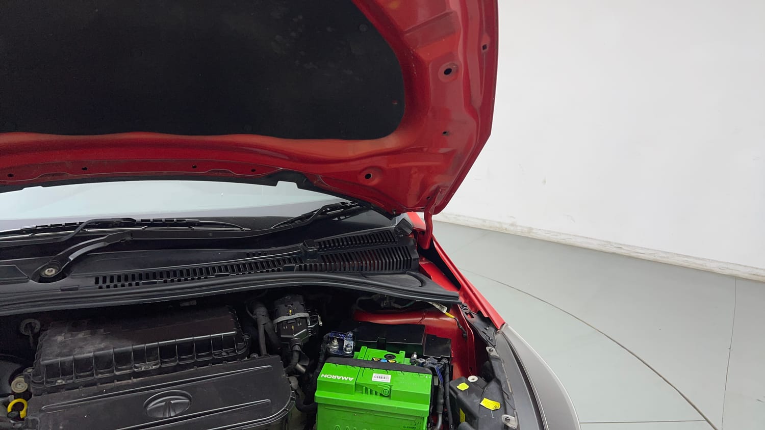 Used 2020 Tata Tiago XZA Plus Petrol Automatic engine ENGINE LEFT SIDE HINGE & APRON VIEW