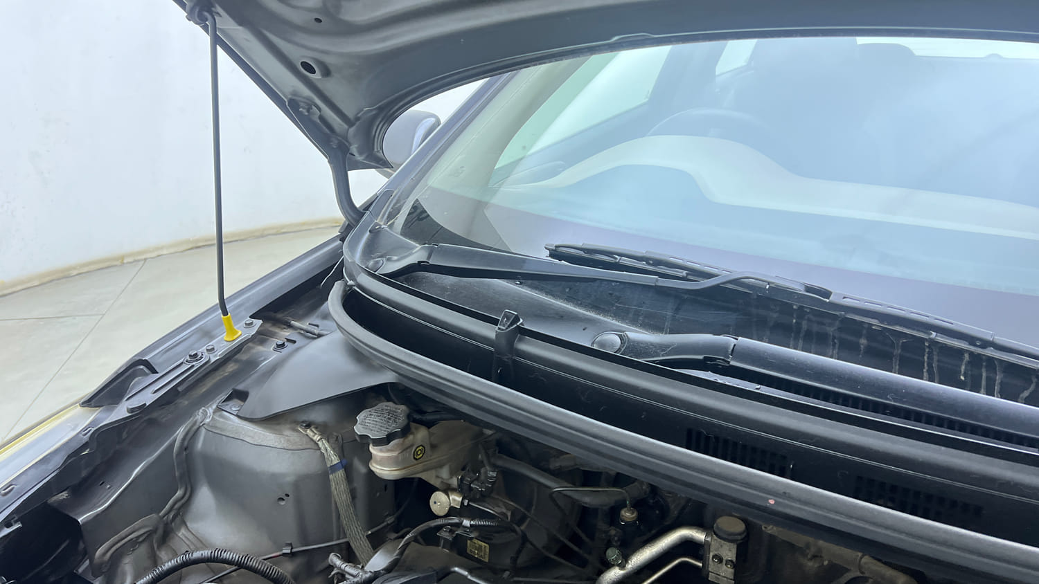 Used 2018 Hyundai Elite i20 Asta 1.2 Petrol Manual engine ENGINE RIGHT SIDE HINGE & APRON VIEW