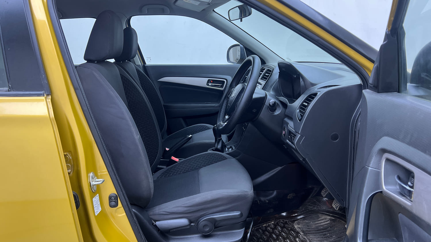 Used 2017 Maruti Suzuki Vitara Brezza [2016-2020] ZDi Plus Diesel Manual interior RIGHT SIDE FRONT DOOR CABIN VIEW