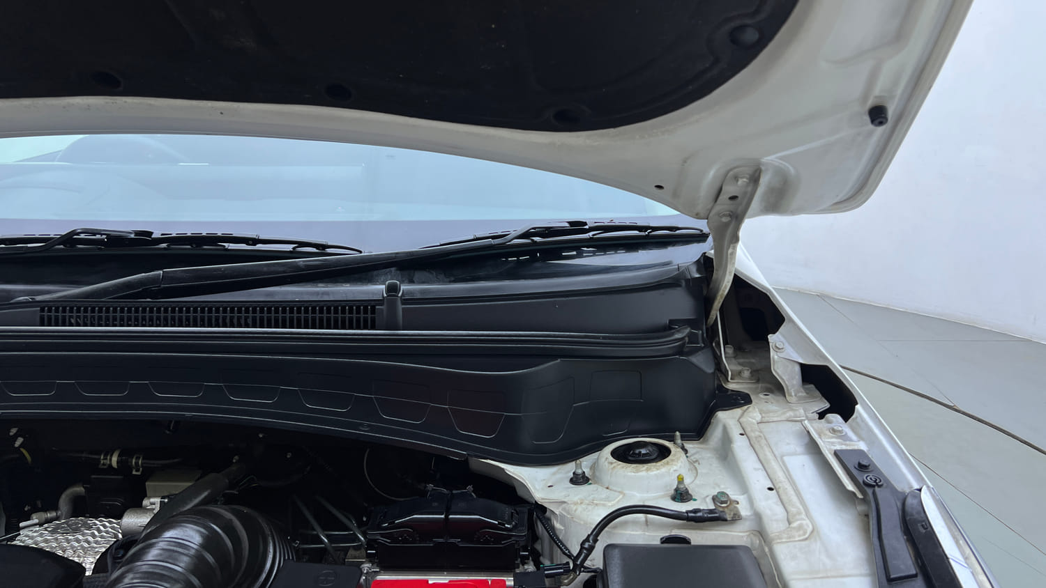 Used 2020 Kia Seltos GTX Plus AT 1.5 Diesel Diesel Automatic engine ENGINE LEFT SIDE HINGE & APRON VIEW