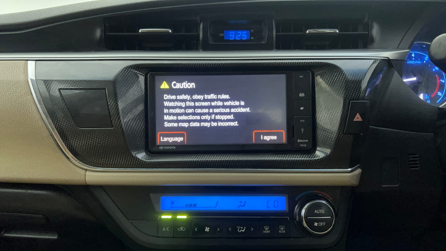 Used 2015 Toyota Corolla Altis VL AT Petrol Petrol Automatic interior MUSIC SYSTEM & AC CONTROL VIEW