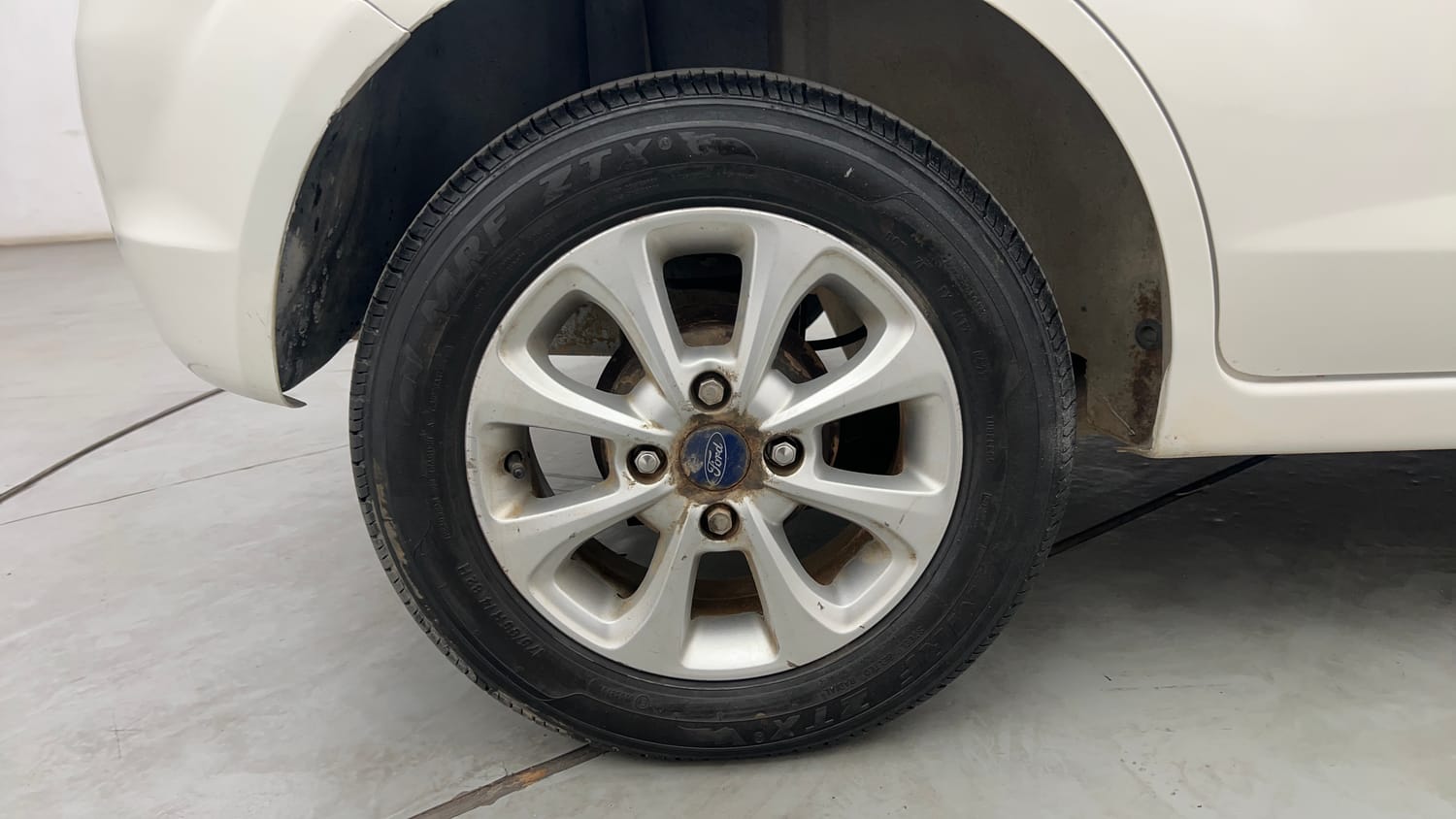 Used 2012 Ford Figo Duratec Petrol ZXI 1.2 Petrol Manual tyres RIGHT REAR TYRE RIM VIEW