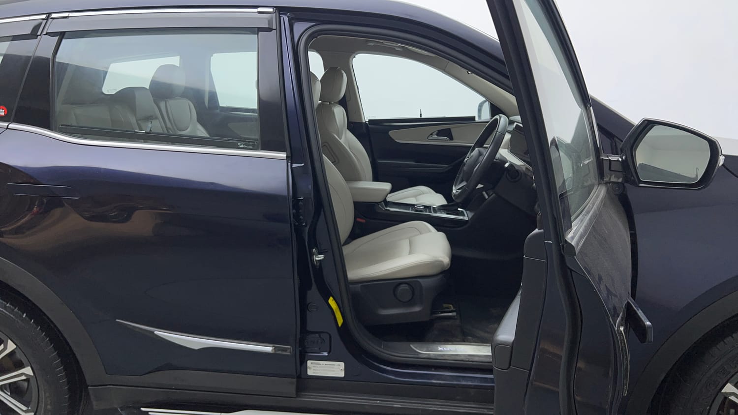 Used 2022 Mahindra XUV700 AX 7 Petrol AT Luxury Pack 7 STR Petrol Automatic interior RIGHT SIDE FRONT DOOR CABIN VIEW